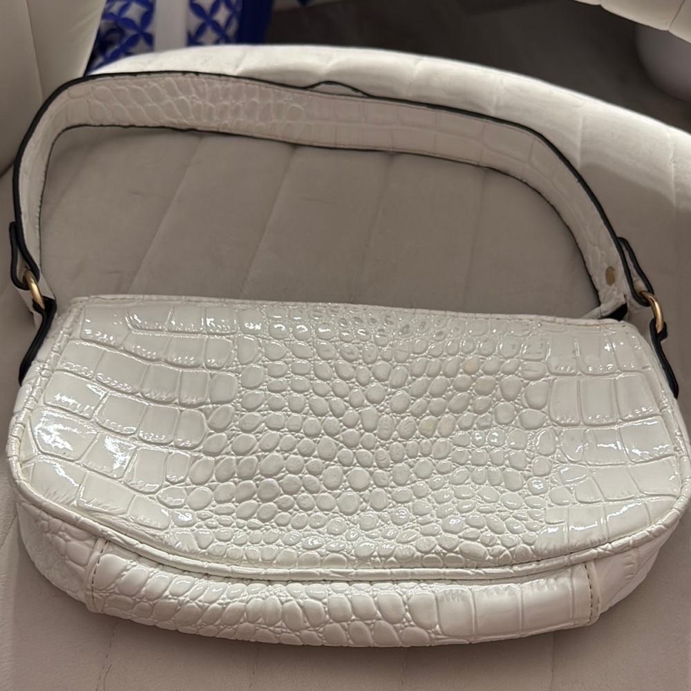 Elegant White Croc-Embossed Shoulder Bag